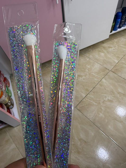 eyeshadow blending brush